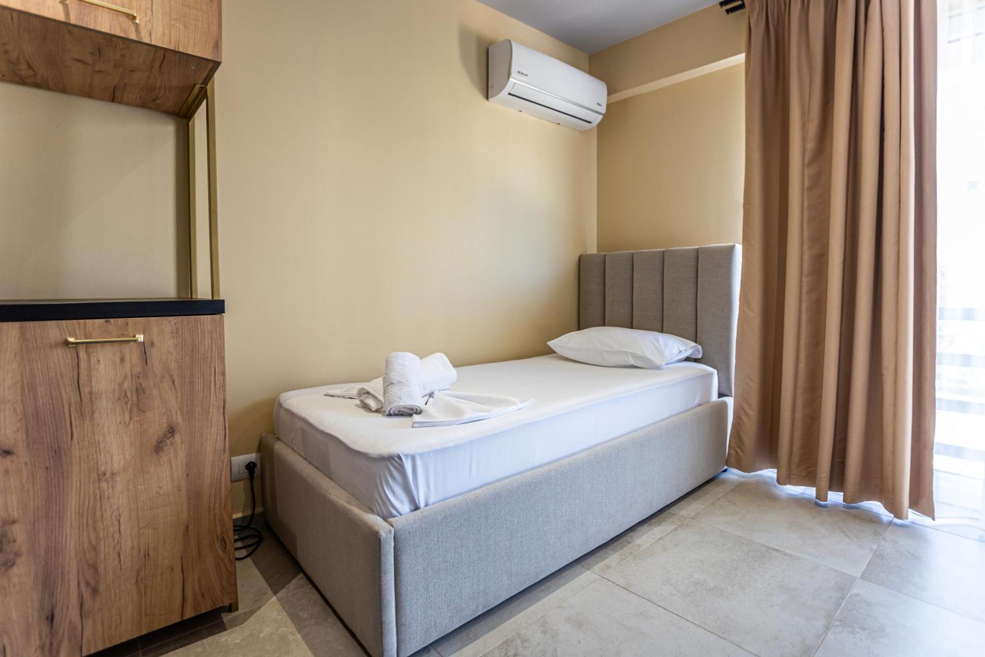 The Blue Wave Hotel Himare Exterior photo