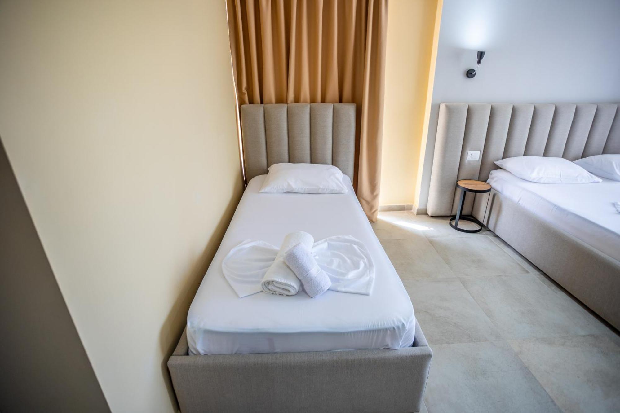 The Blue Wave Hotel Himare Exterior photo