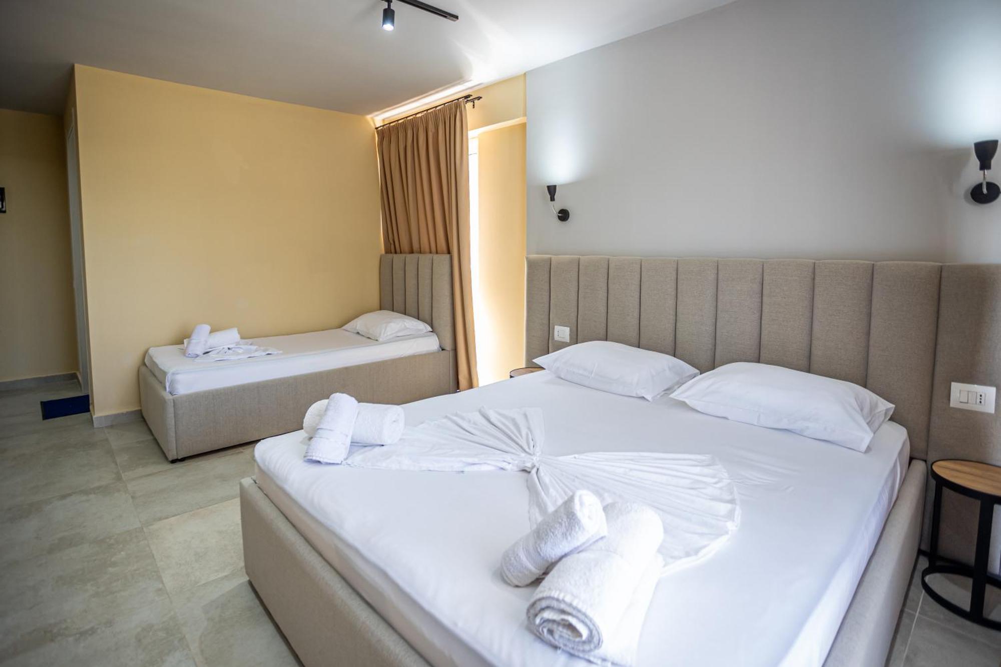 The Blue Wave Hotel Himare Exterior photo