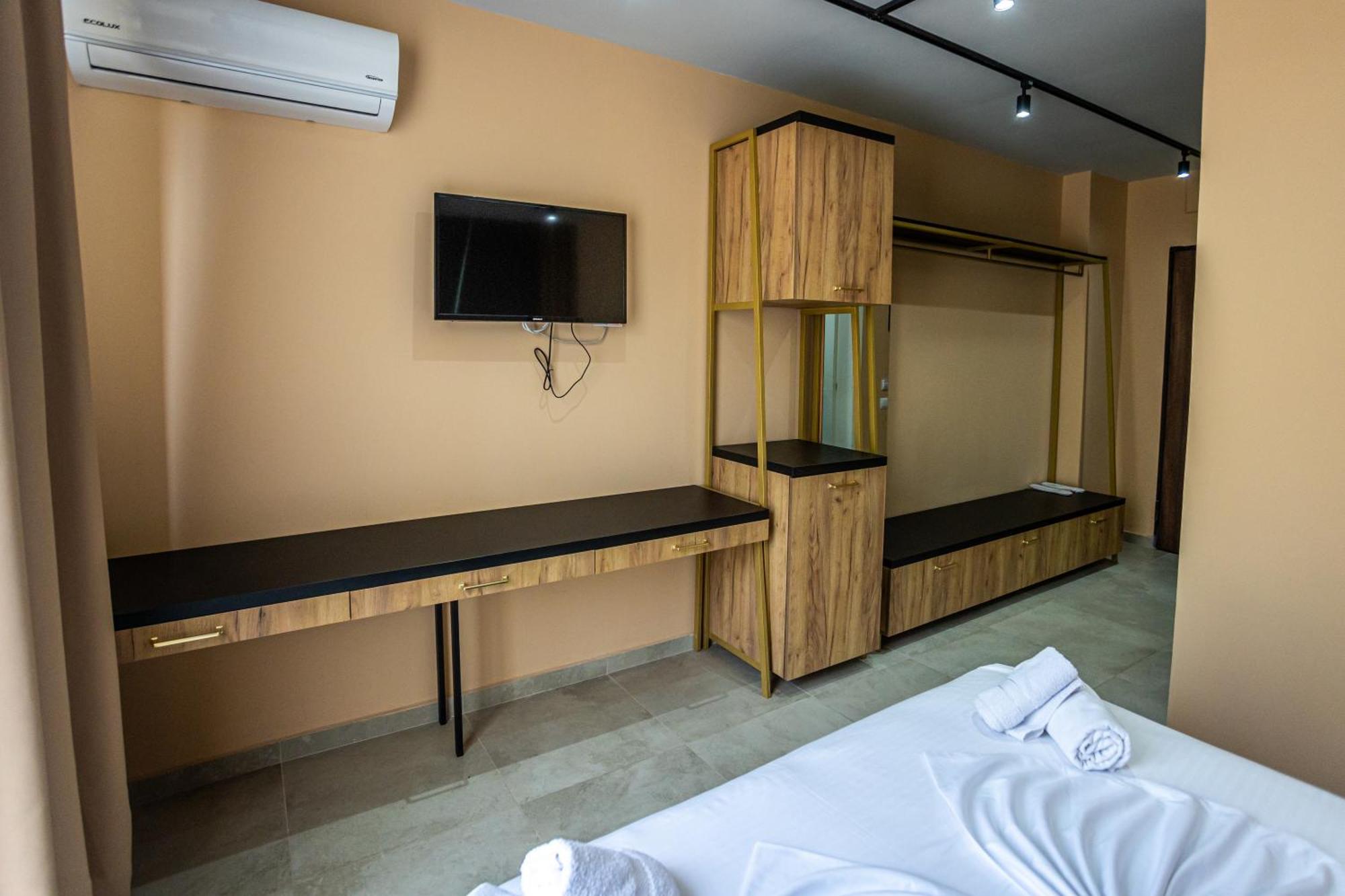 The Blue Wave Hotel Himare Exterior photo