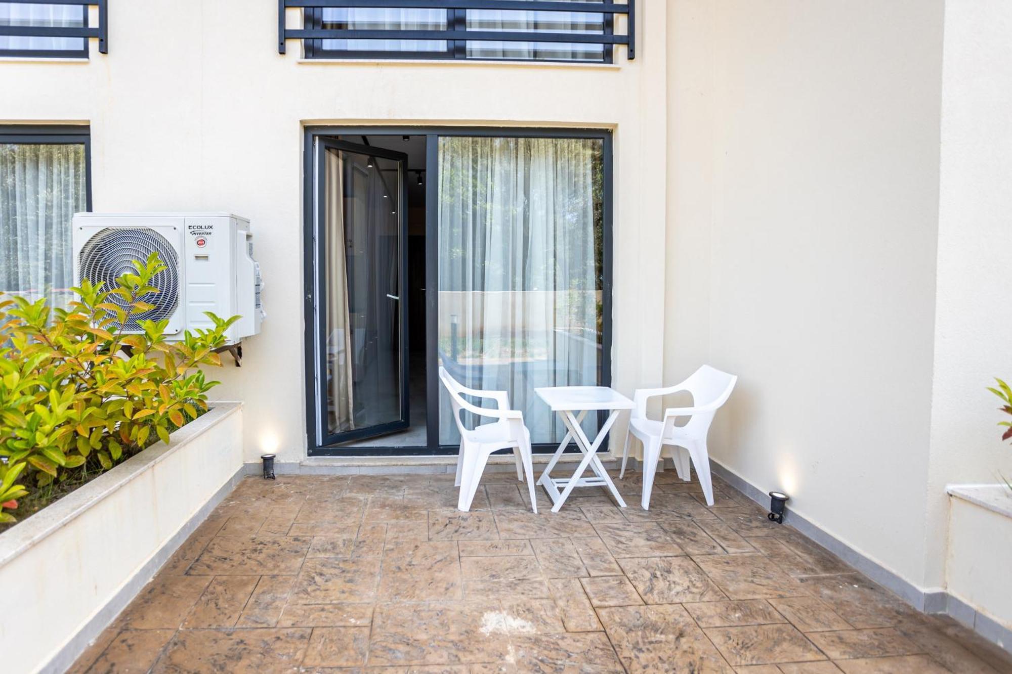 The Blue Wave Hotel Himare Exterior photo