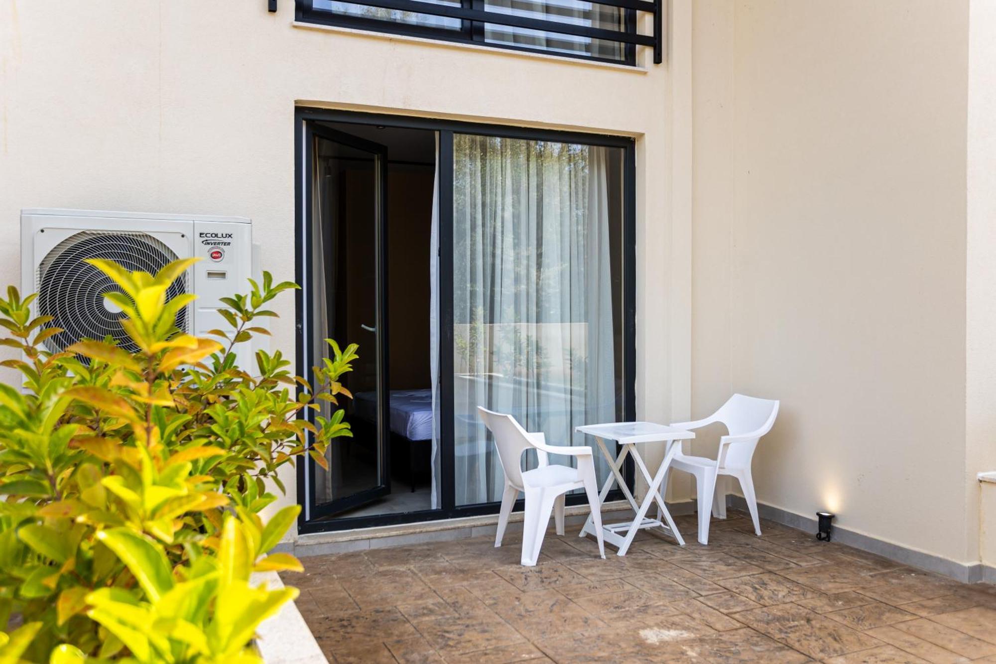 The Blue Wave Hotel Himare Exterior photo