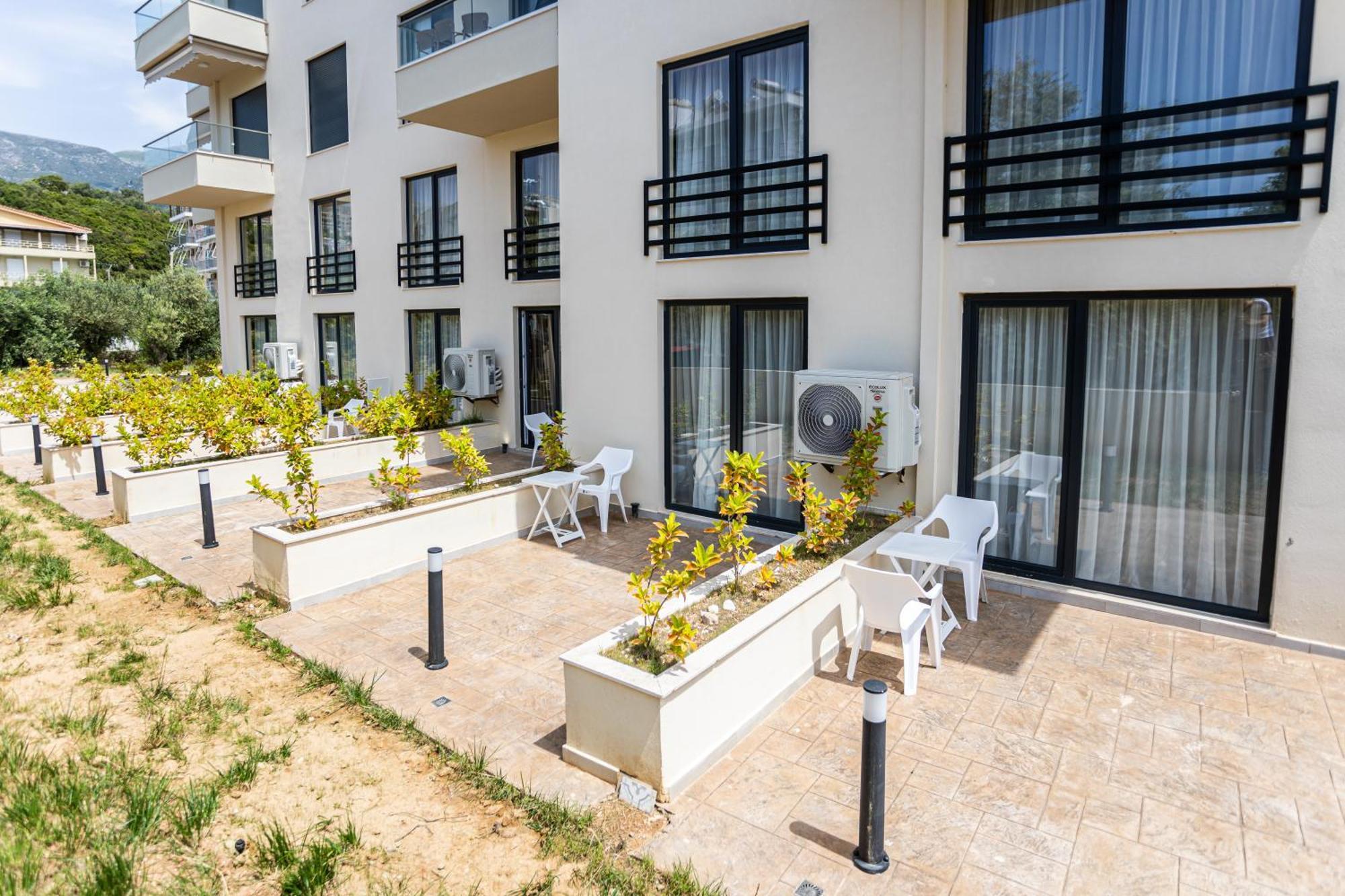 The Blue Wave Hotel Himare Exterior photo