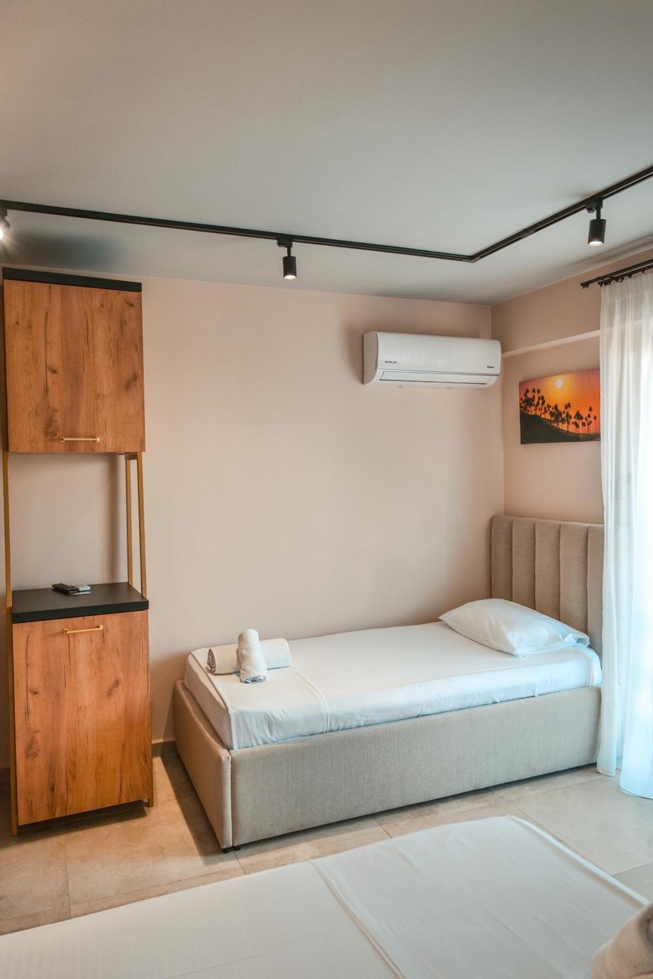 The Blue Wave Hotel Himare Exterior photo